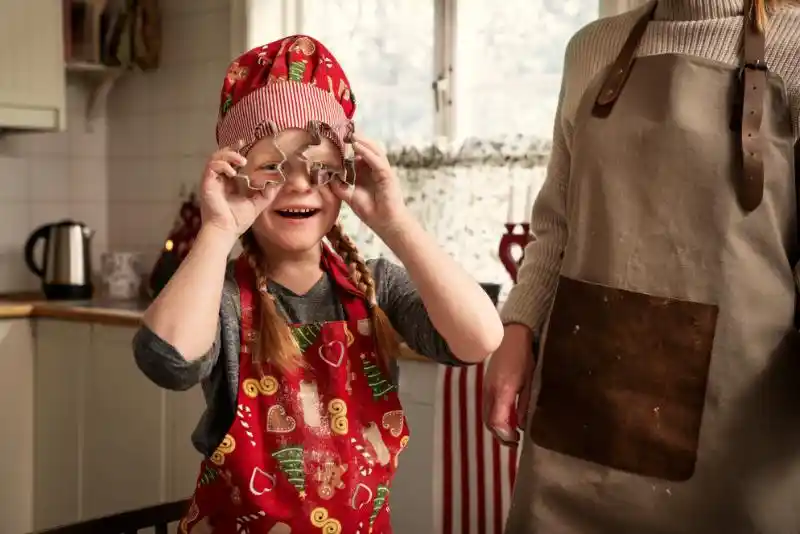 Förkläde och pepparkaksformar hos Rustas Julnyheter